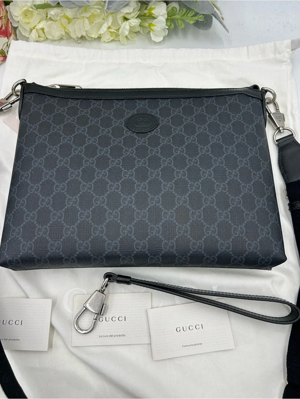 Gucci classic messenger